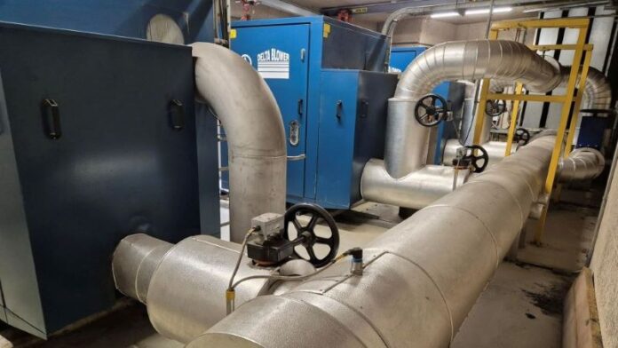 Beluchters zorgen voor extra zuurstof in het water (foto: Vechtstromen) rwzi Dedemsvaart