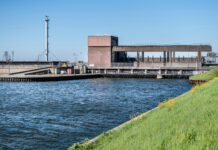 Volgend kabinet moet miljardenbesluit nemen over gemaal IJmuiden Het spui- en gemaalcomplex IJmuiden (foto: Rijkswaterstaat/Gerrit Serne).