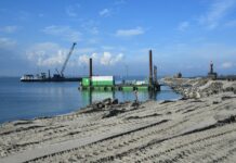 Vorig jaar zijn de laatste zandlagen aangebracht en is het profiel klaargemaakt voor de afwerkfase, zoals hier tussen de Haven en de Bukdijk. © Jan Pieter Schouten