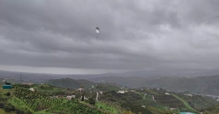 Foto: de atmosferische rivier hangt maximaal 2,5 kilometer hoog doorgaans (hier boven Andalusië, foto Water News Europe).