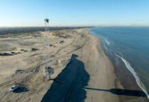 De ontmanteling van de Argusmast is vorige week begonnen (foto: Rijkswaterstaat / Studio Retouched).