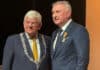 Damir Brdjanovic ontving de koninklijke onderscheiding van burgemeester Jan van Zanen van Den Haag (foto: IHE Delft).