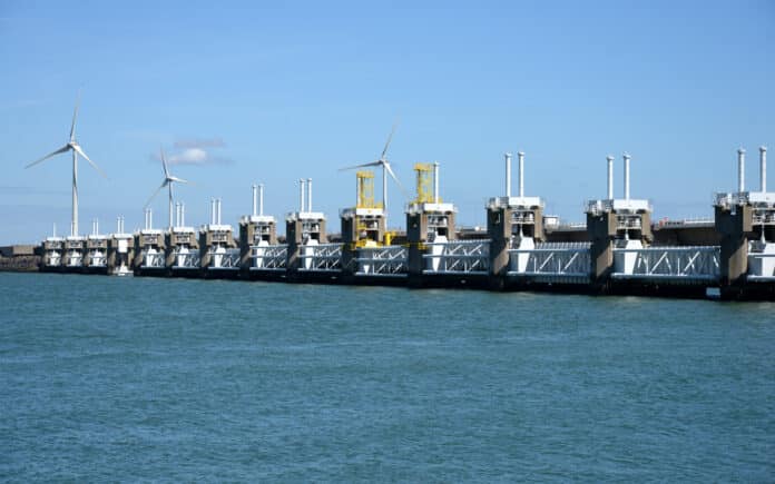 De Oosterscheldekering viert dit jaar haar veertigste verjaardag (foto: Patrick Giraud/CC).